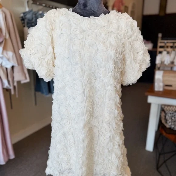 New with tags! Stunning “In February” White Floral Mini Dress😍 - Picture 4 of 5